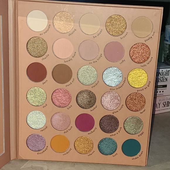 Kara Beauty 70's Eyeshadow Palette 30 Shades NIB - Picture 4 of 8